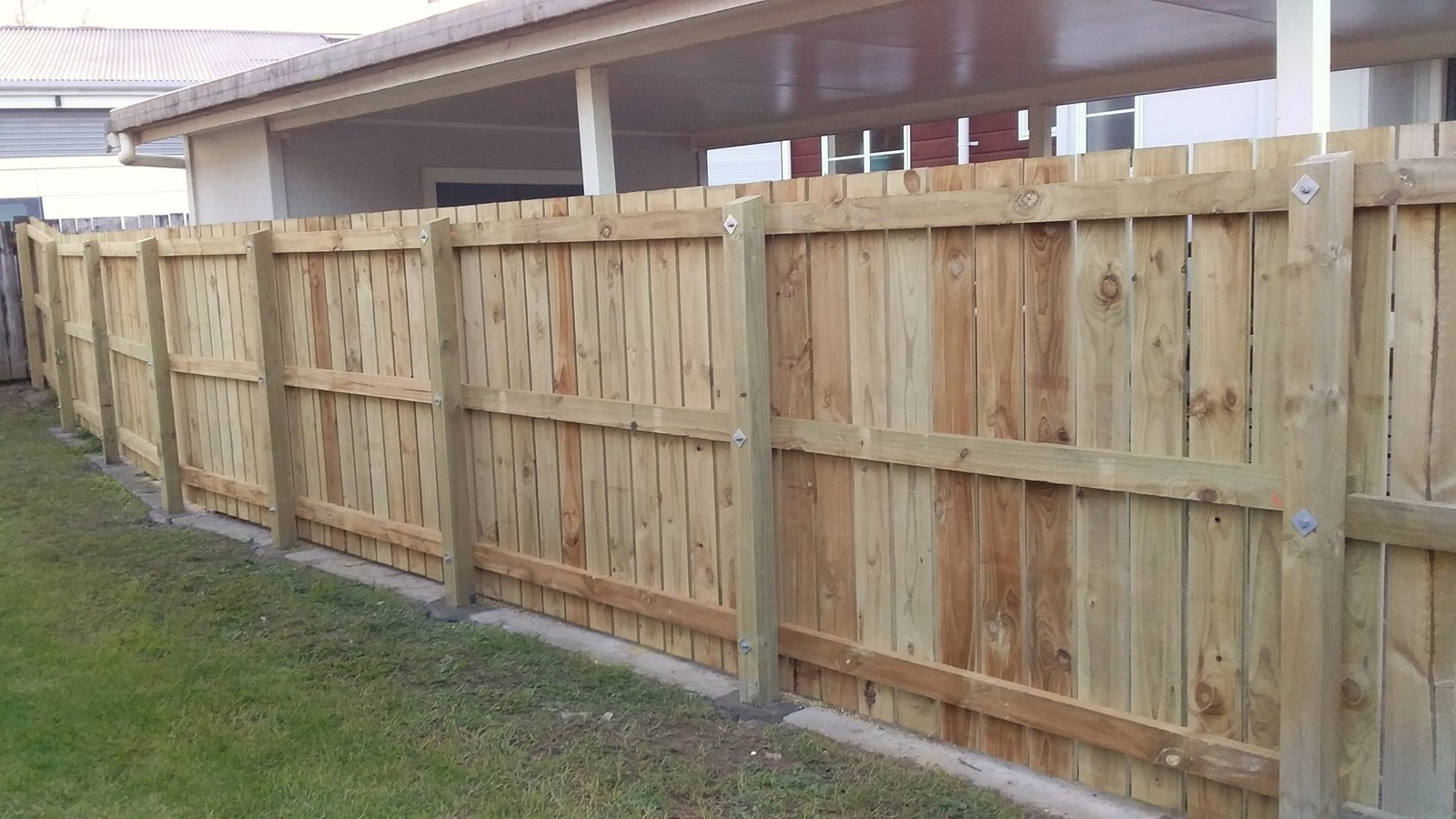 Full boundary fence Mangere